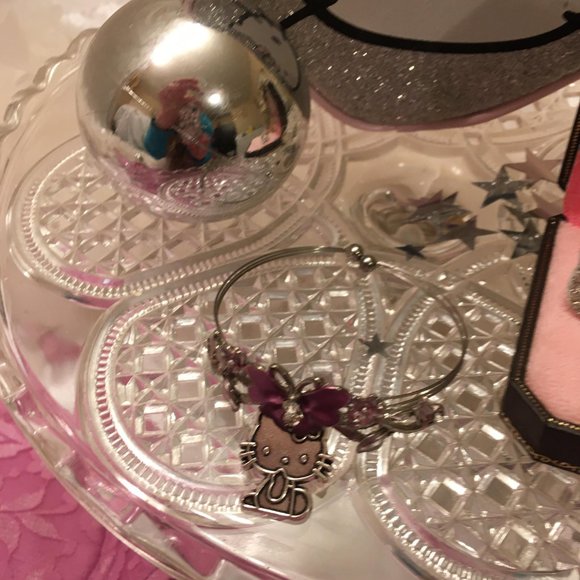 ADORABLE dream lingere and jewlery set with hello kitty details! - Picture 11 of 15